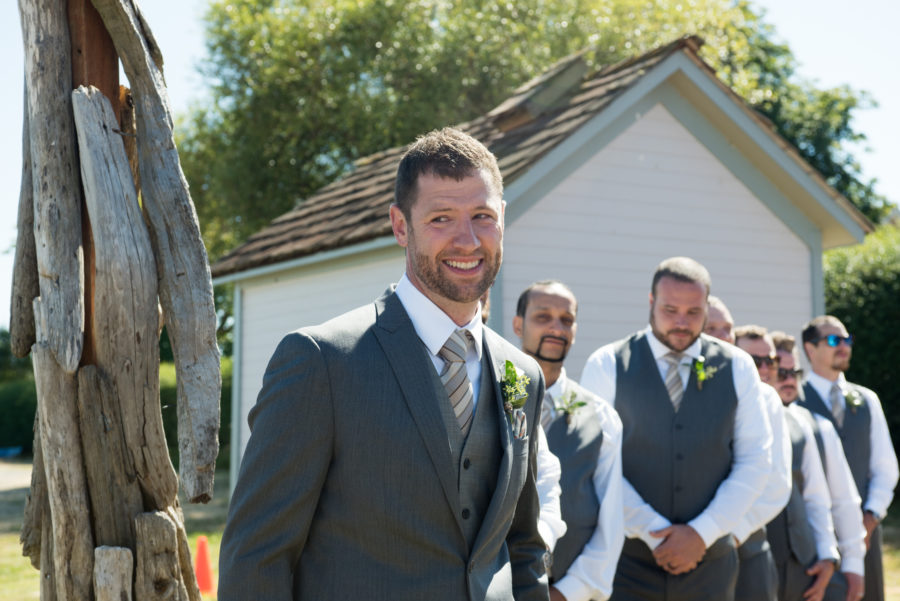 CUTE GROOM